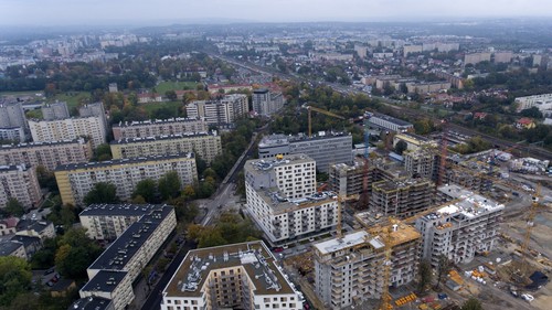 Zawisła wiecha na osiedlu Nowa 5 Dzielnica w Krakowie