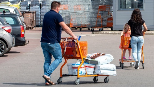 Sklepy budowlane coraz bardziej stawiają na ekologię. Na razie zmiany idą wolno, ale trend pomału rośnie