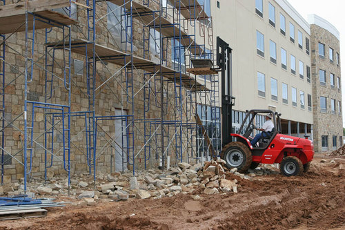 Terenowy wózek widłowy - wydajność, której szukasz