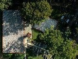 Monument upamiętniający masowe groby na Cmentarzu Żydowskim w Warszawie. Współczesna architektura memorialna